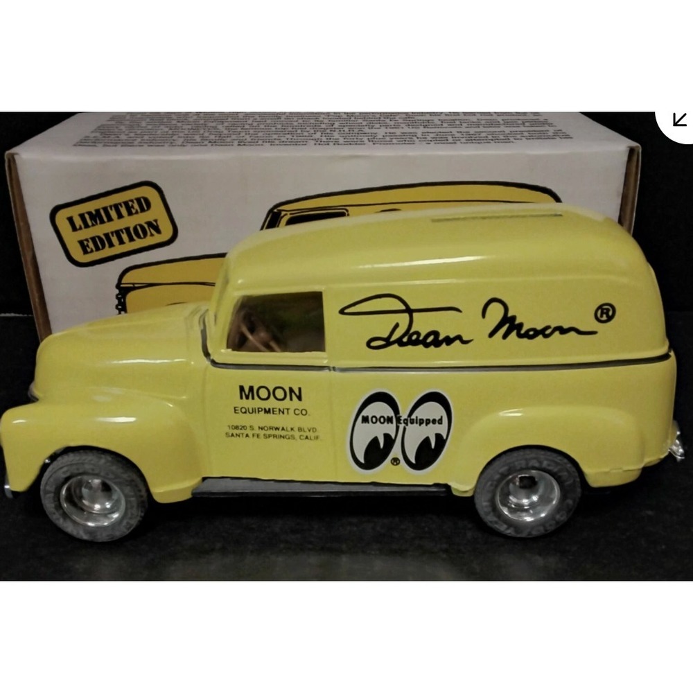 ERTL Dean Moon Moon Equipped Chevy‎ Panel Van Bank OS Yellow Excellent 9456UO